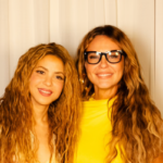 Paolla Oliveira encontra Shakira nos bastidores de show no Rio