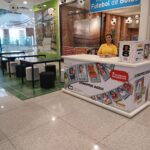 Em clima de Copa do Mundo, ShoppingSantaÚrsula reúne colecionadores em espaço dedicado à troca de figurinhas